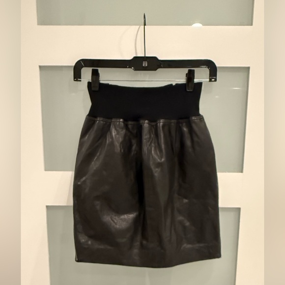 Theory Leather Mini Skirt with Zippers 🖤✨ Size 4 – Real Leather - Picture 2 of 4